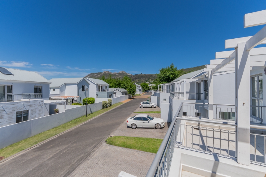 3 Bedroom Property for Sale in Lemoenkloof Western Cape